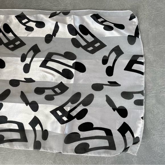 Black and White Musical Note Scarf - Picture 4 of 5